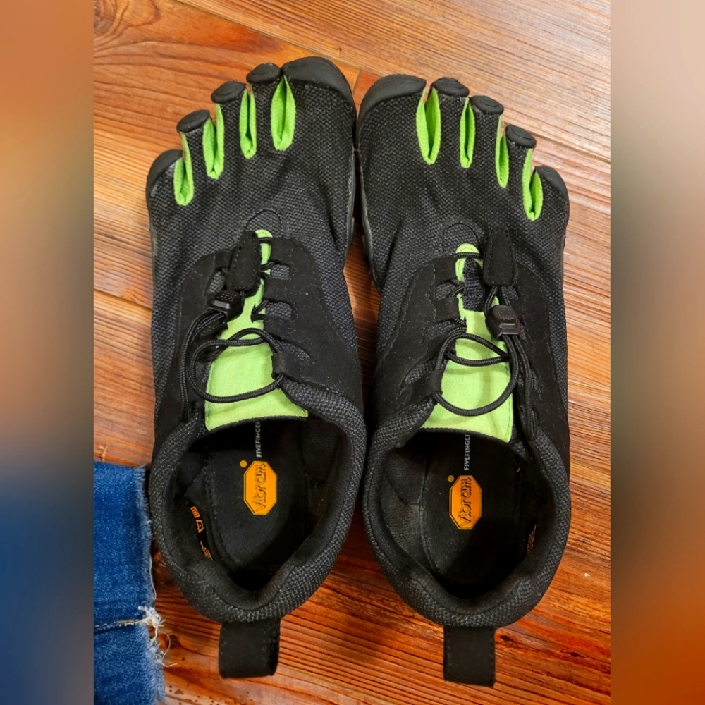 NWT Vibram FiveFingers V-Run Retro